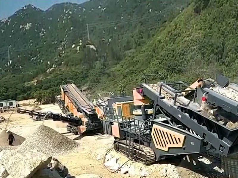 大型移動式破碎機(jī) 大型移動式破碎機(jī)